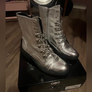 Silver Circus combat boots with chains / Size 7